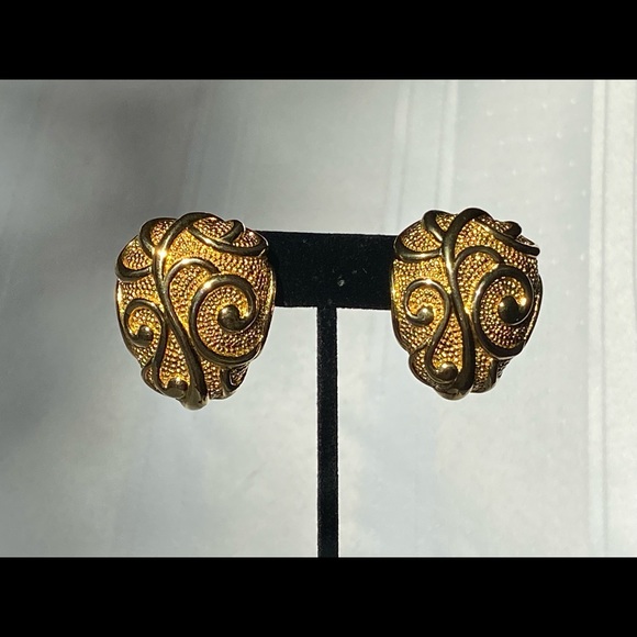 Barrera For Avon Designer Gold Tone Chunky Clip-on Earrings Vintage - Picture 2 of 16